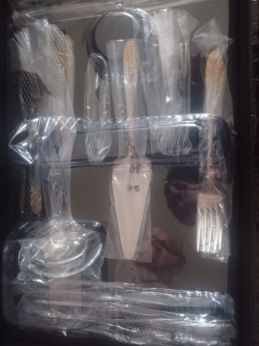 Продам набор столовых приборов