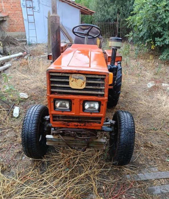 Трактор DFH 180.