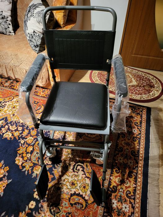 Scaun cu rotile (carucior)