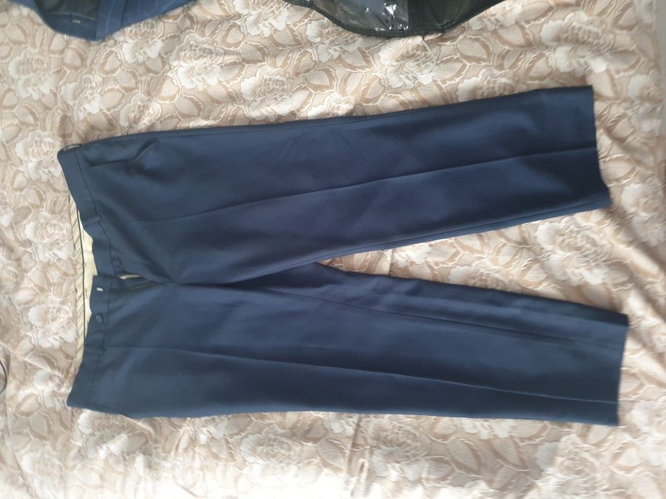 Vând costum bărbătesc mărimea L