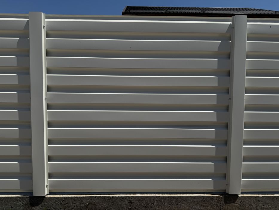 Gard din tabla cutata Viking, model T35 fatada, vopsita electrostatic.