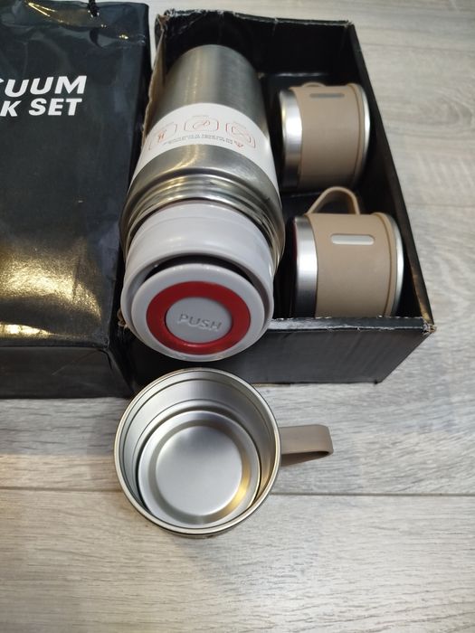 Термос с кружками