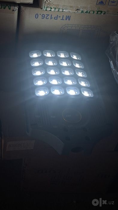 LED прожектор с сонечной панелю