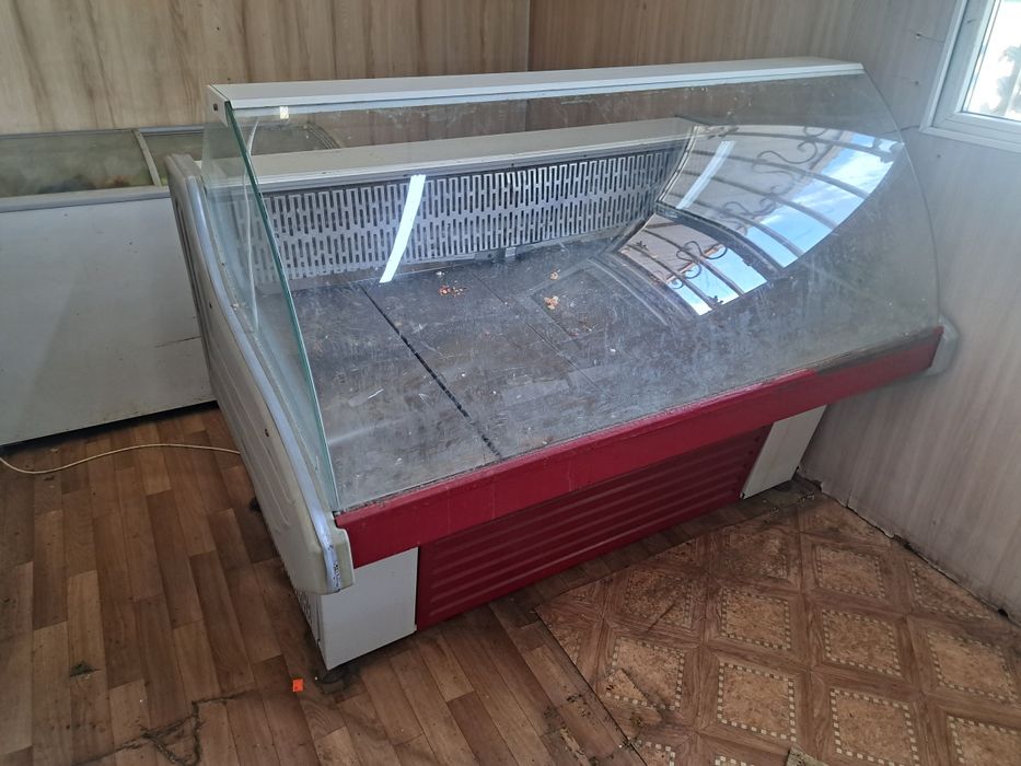 Продам витринный холодильник