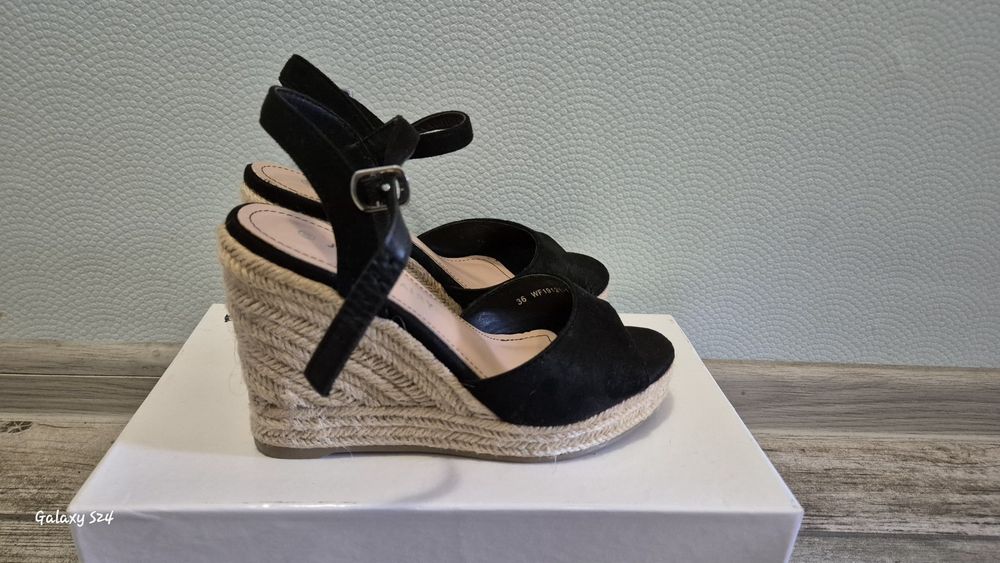 Обувки на висок ток