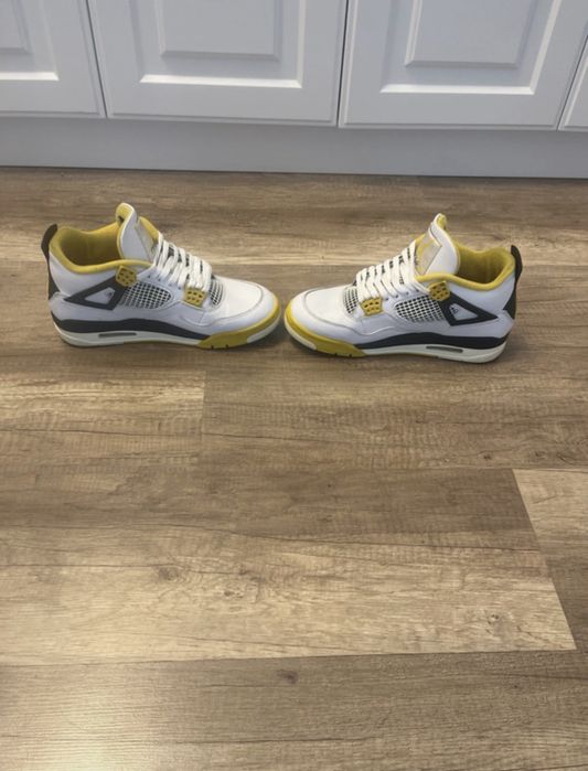 Jordan 4 vivid sulfur