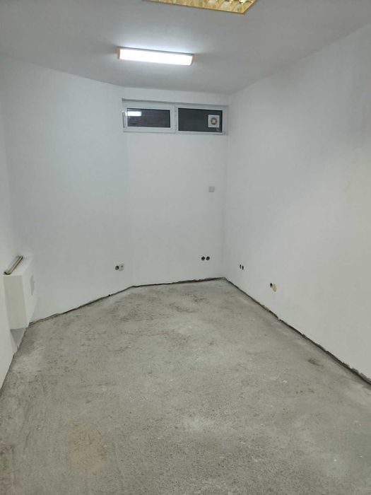 Отдава под наем помещение до парк "Розариум"