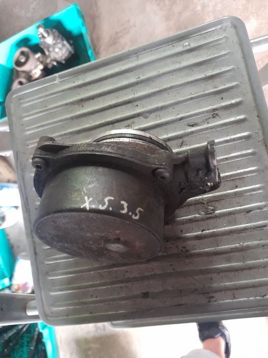 Вакум помпа за х5 е70 3.5