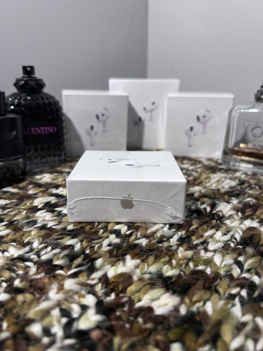 Casti Airpods 4 USB C calitate superioara ofer promotionant