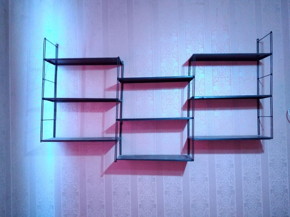 Етажерка за  стена