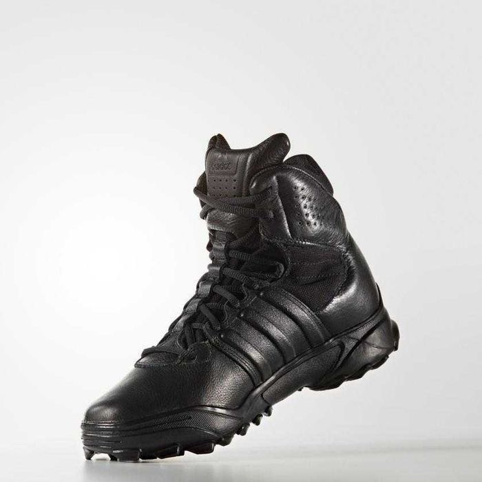 Тактически обувки adidas gsg 9.7 номер 43 1/3 размера отговаря по скоро 42 чисто нови