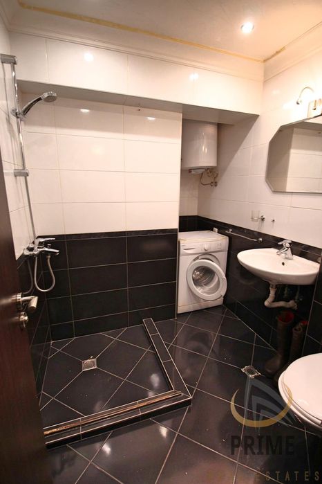 Дава се под наем Двустаен апартамент в Бургас, Център - 100 кв.м за 700 € - Снимка #12