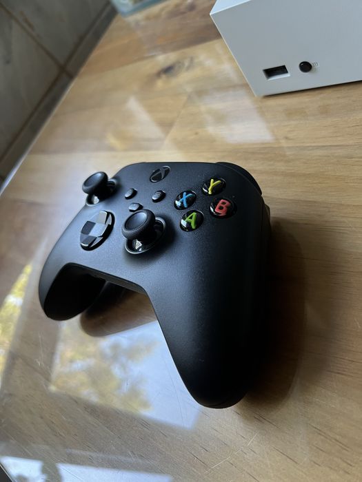 XBOX Series S 512GB + 2 manete totul impecabil.