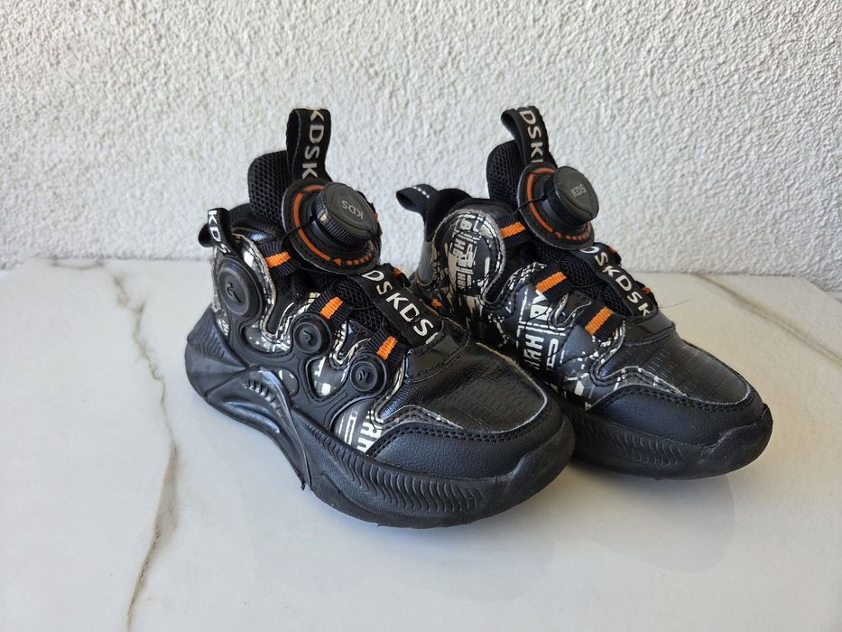 Vand adidasi baieti,ghete si adidasi dama