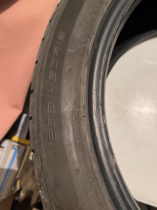 летни гуми Momo 235 45 18 ,,2 бр