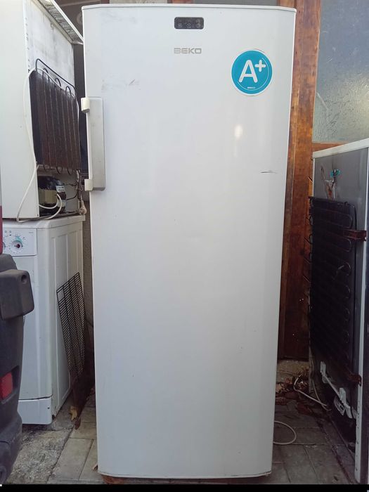 Продаввам Фризер Беко