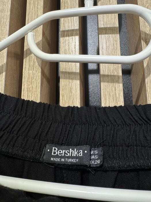 Pantaloni femei Bershka