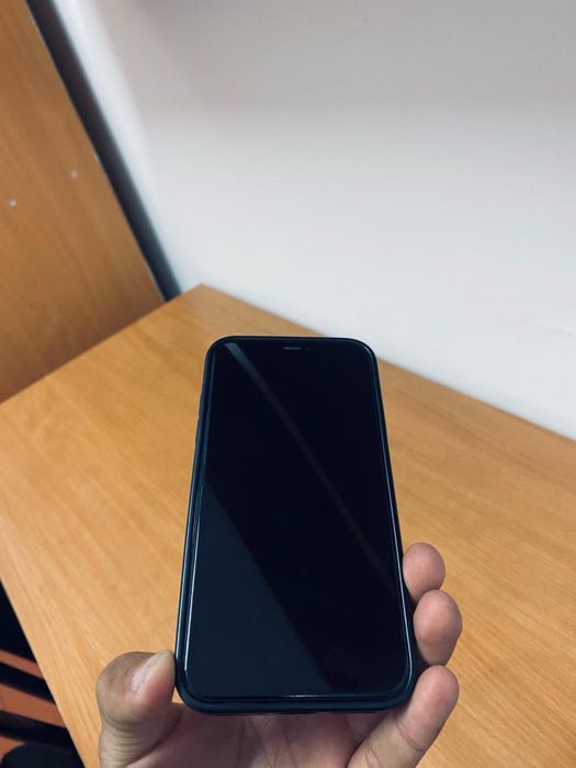 iPhone 11 черного цвета
