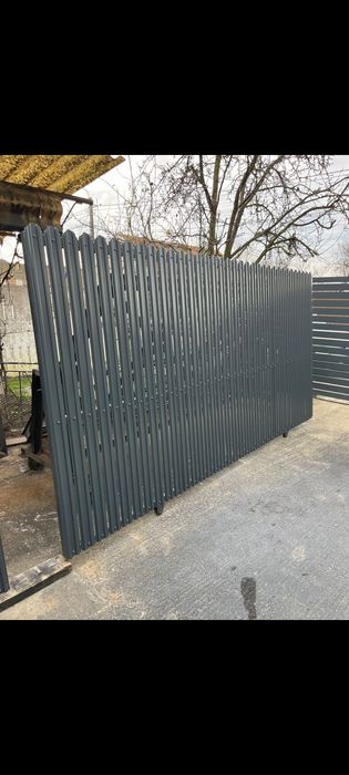 Vand poartă din fier