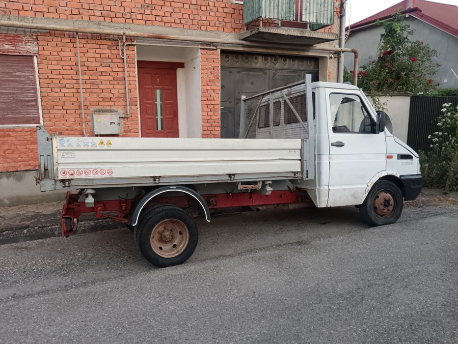 Vând Iveco basculabil