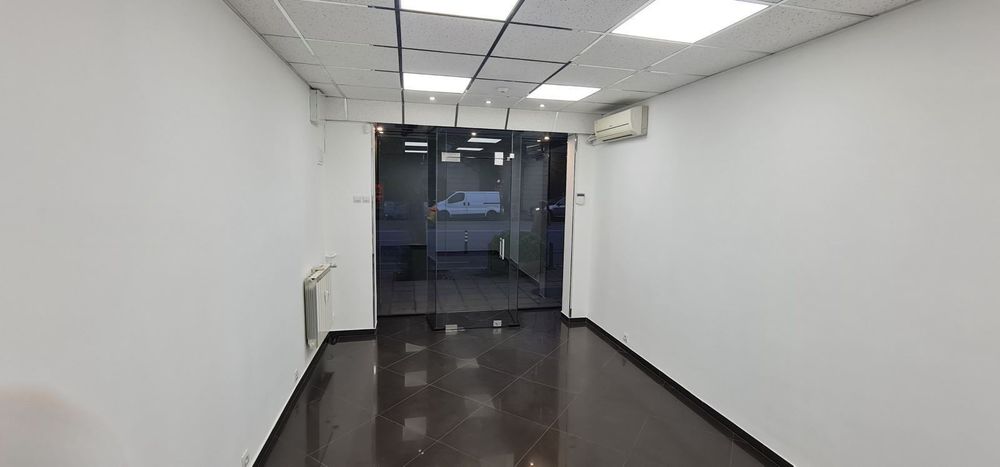 Дава се под наем Магазин в София, Център - 25 кв.м за 698.19 € - Снимка #1