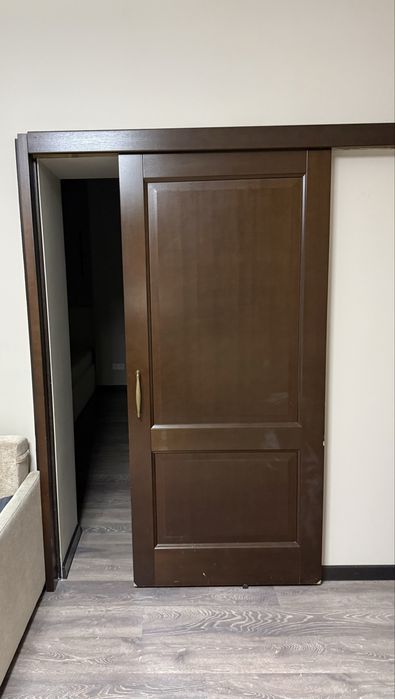 Продам двери натуральное дерево