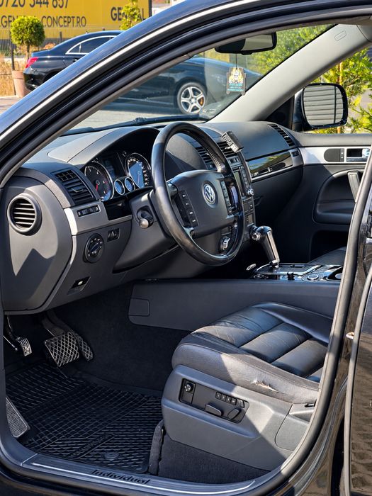 VW Touareg 3.0 TDI R-Line Individual | Pneumatică | Blocante | Revizie completă