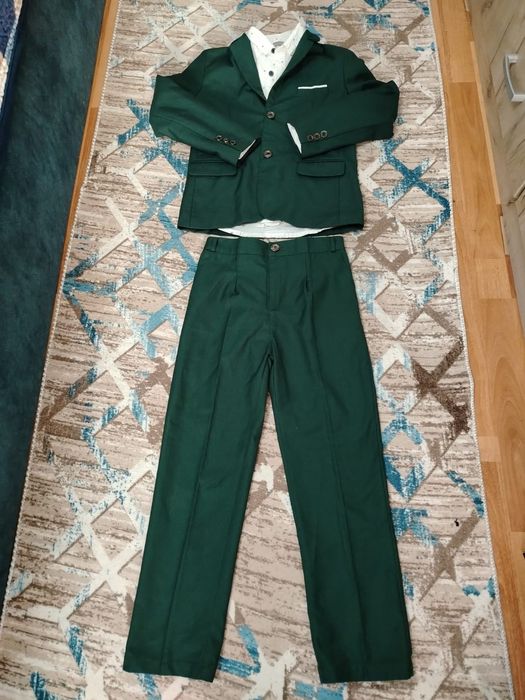 Costum verde de băieți 140cm