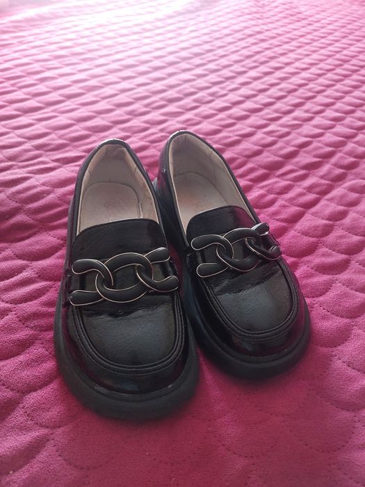 продам туфли школьные для девочки