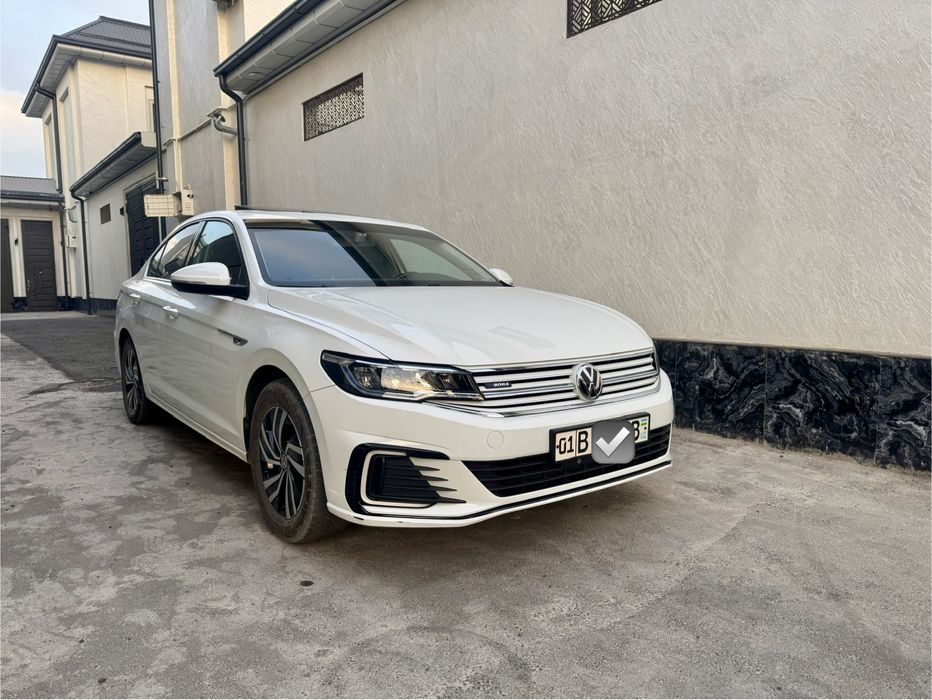 Volkswagen. E-bora 2020