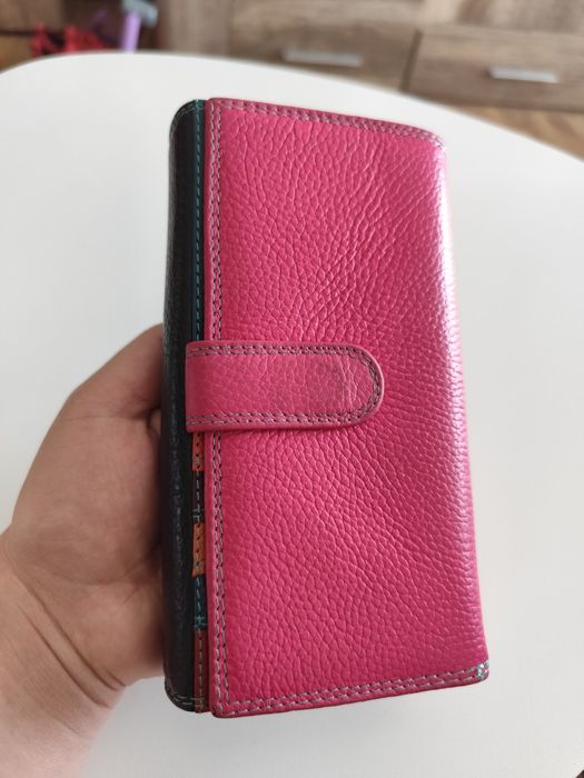 Дамски портфейли