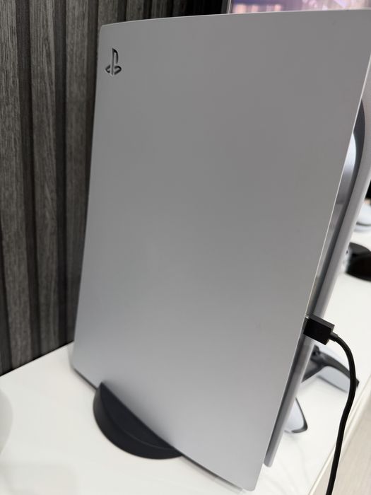 PlayStation 5 версия с дисководом