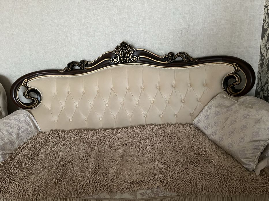 Срочно королевский диван с креслом