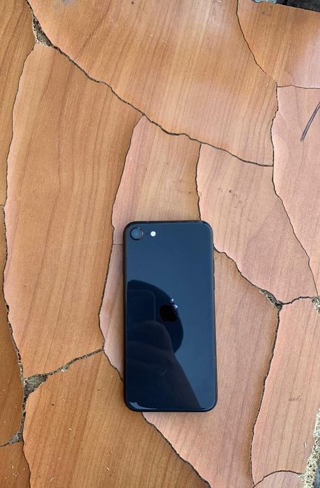 Продам iPhone  se 2022