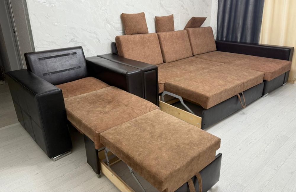 Срочно продаю диван с креслом