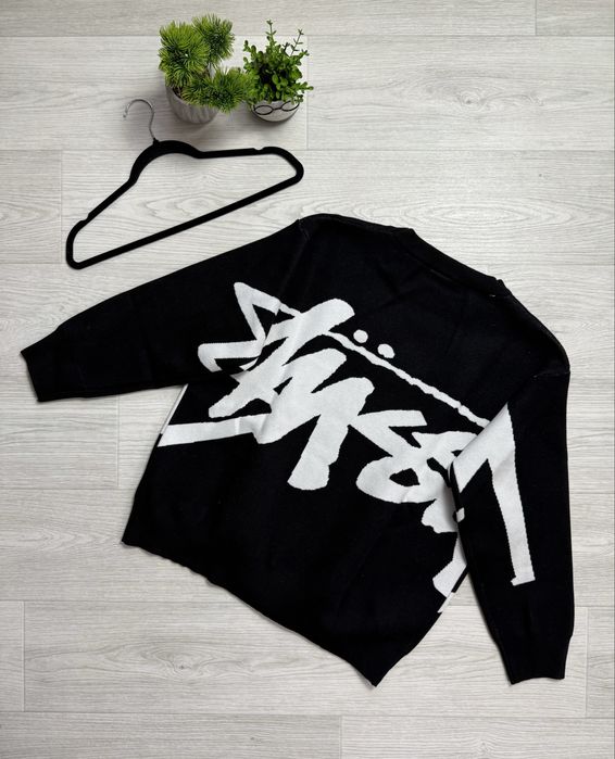 Класически плетен пуловер Stussу с разпознаваемо лого