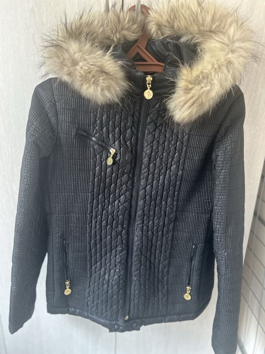 Продам осеннюю куртку Monclеr