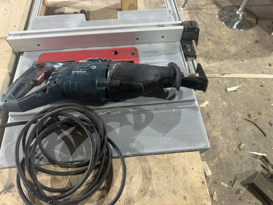 BOSCH  Саблен трион