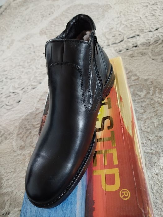 Сапоги продаётся