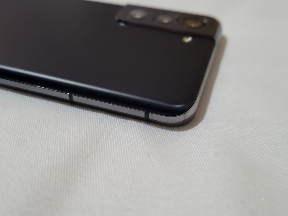 Samsung s21.   128/8gb