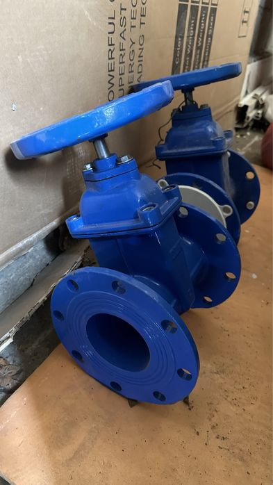 Задвижка 100 дм новый