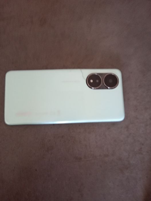 Продам б/у телефон на запчасти