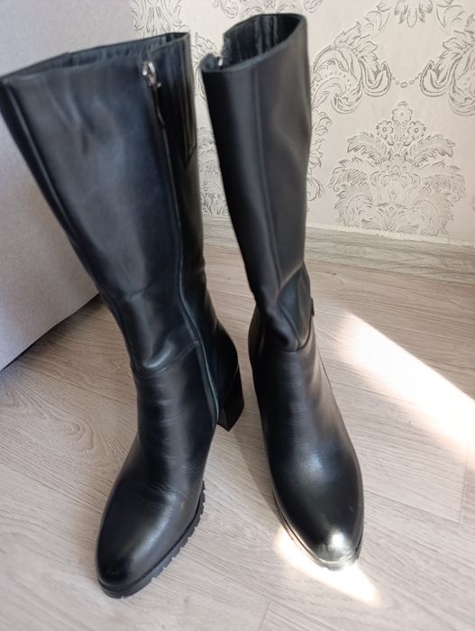 Продам кожаные сапоги