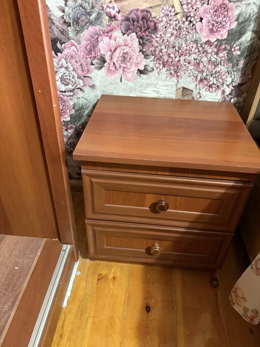 Шкафы (2 шт) и трюмо