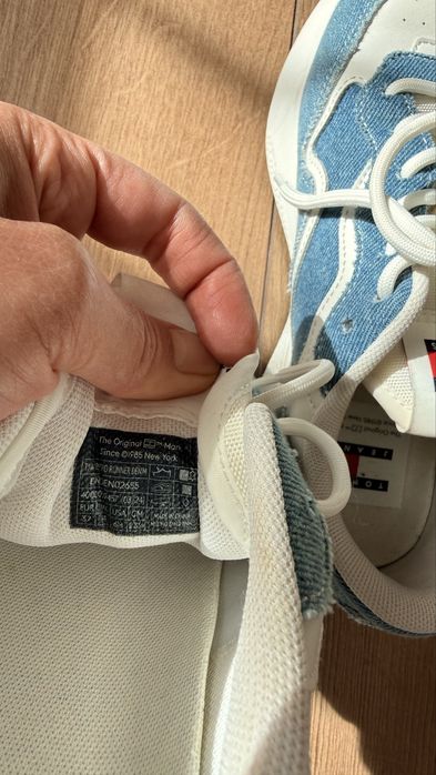 Продам кроссовки Tommy оригинал
