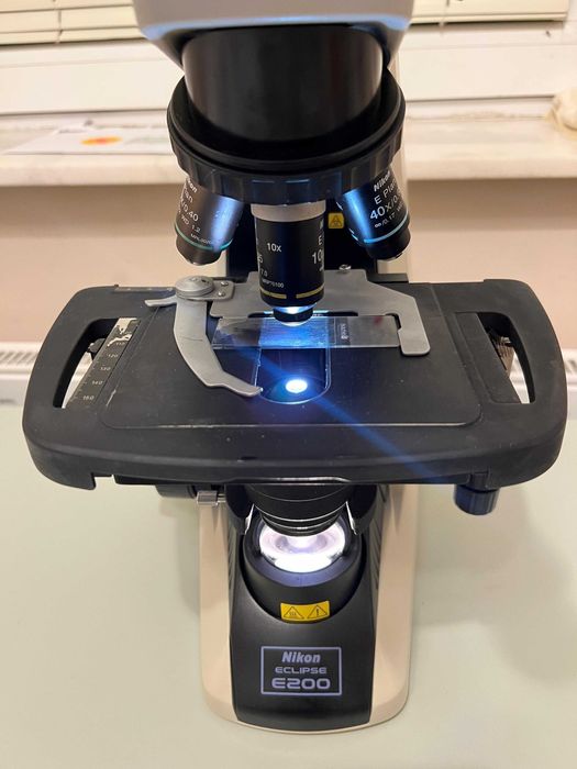 Microscop Nikon Eclipse E200 Trinocular