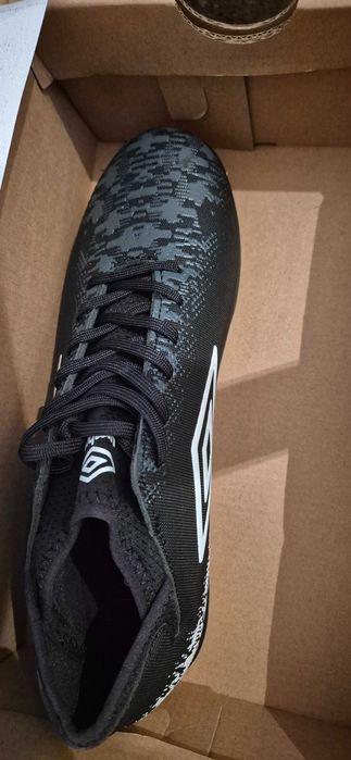 Бутонки, гасеници Umbro Умбро 42