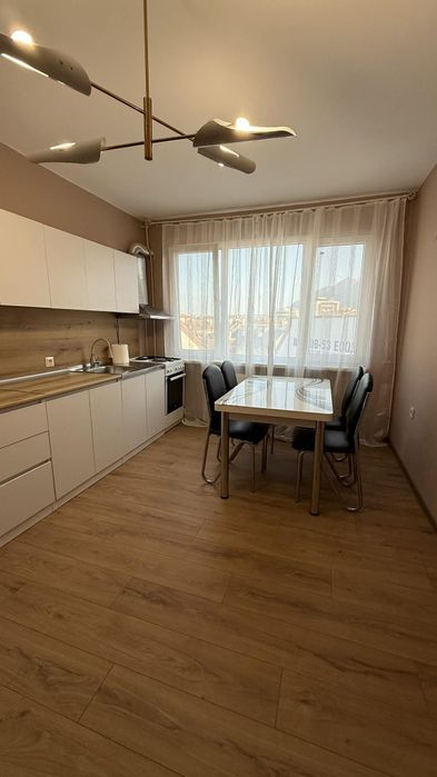 Дава се под наем Двустаен апартамент в Враца, Център - 68 кв.м за 398.82 € - Снимка #1