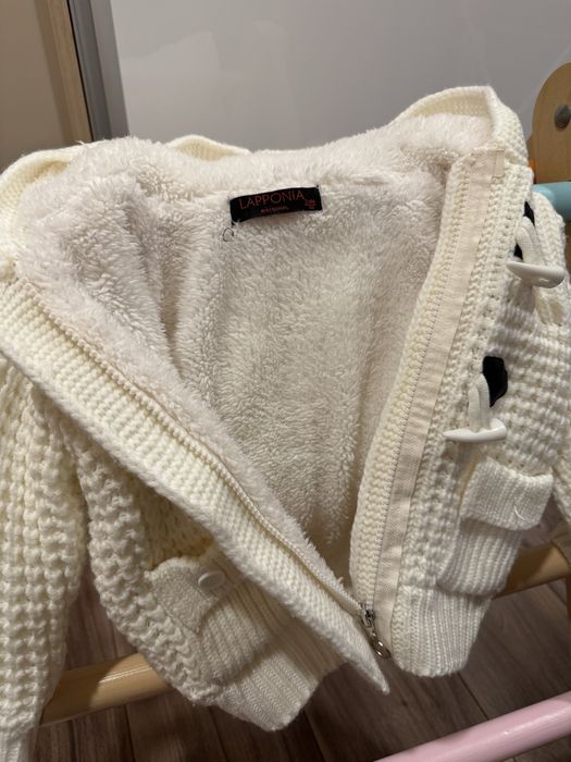 Бяла детска жилетка