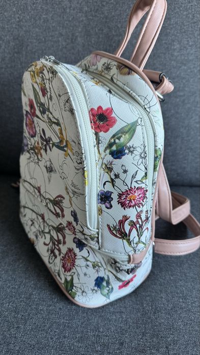 Цветна раничка